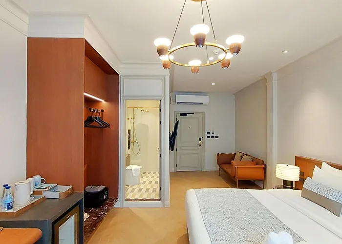 Marwin Monique Hotel