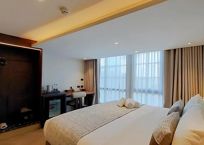 Marwin Monique Hotel 4*